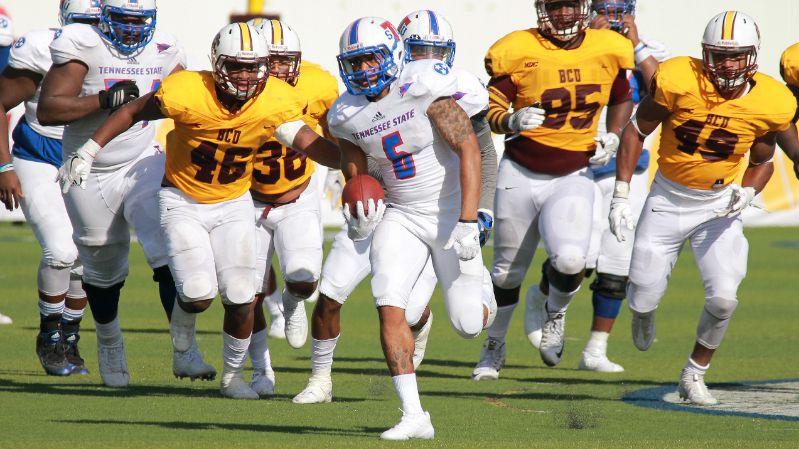 Earl Harrison rushes for TSU against BCU photo by Sam Jordan tsutigers